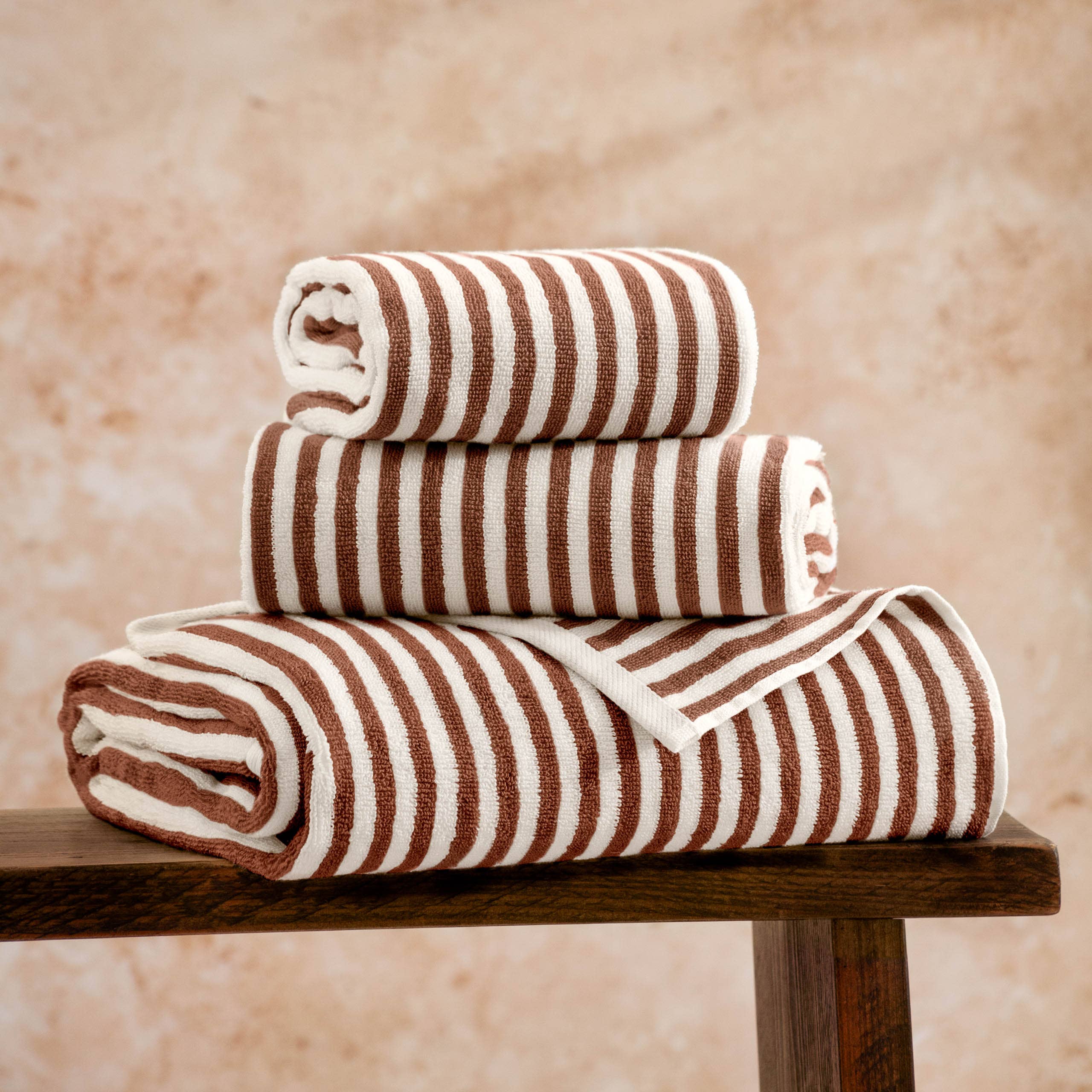 Toalla de baño a rayas en algodón Pecan Hebden Stripe