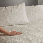 Juego de funda nórdica con relieve + 2 fundas de almohada Avery Stripe de Serene