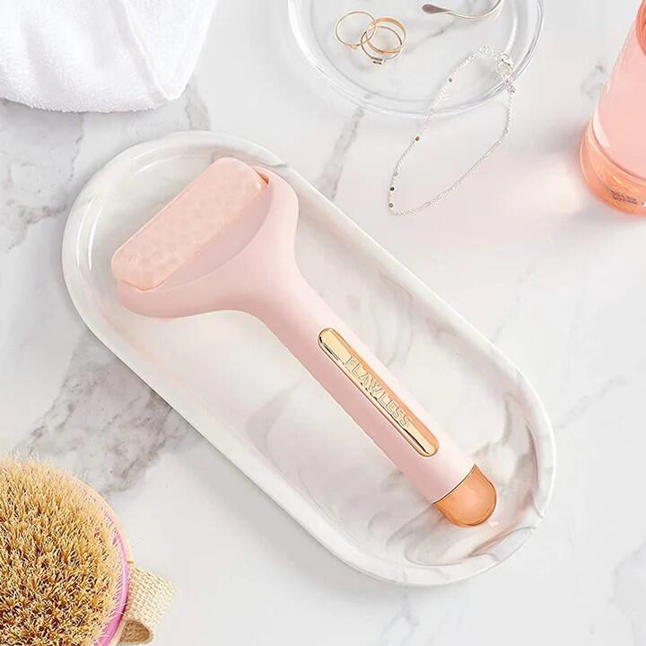 Rodillo Masajeador de Hielo Facial Flawless accesorio de baño