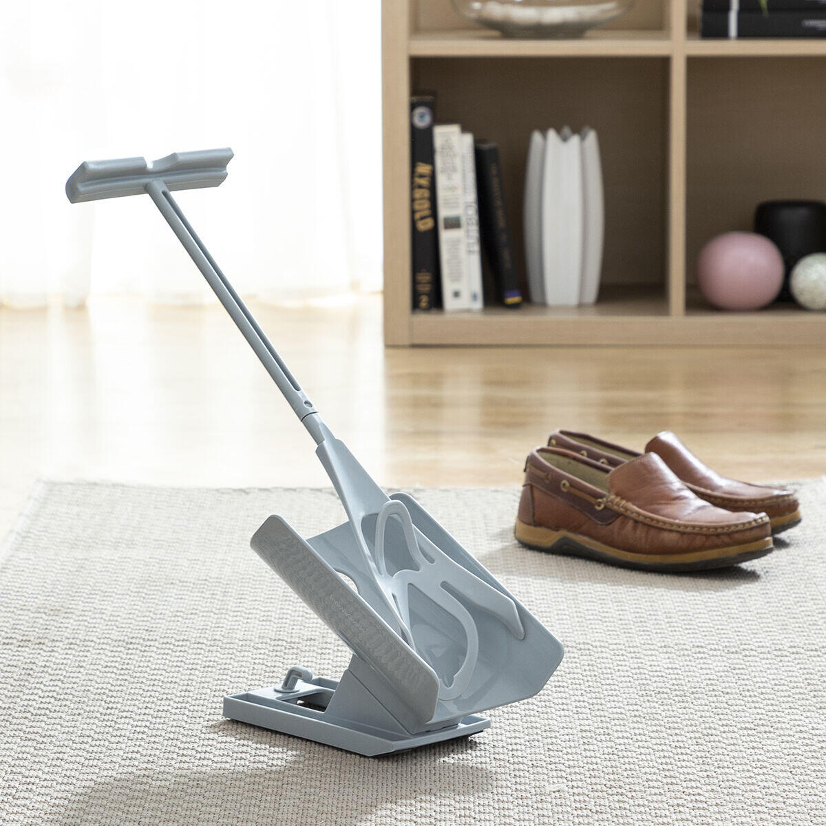 Calzador de Calcetines y Zapatos con Quitacalcetines Shoeasy - InnovaGoods