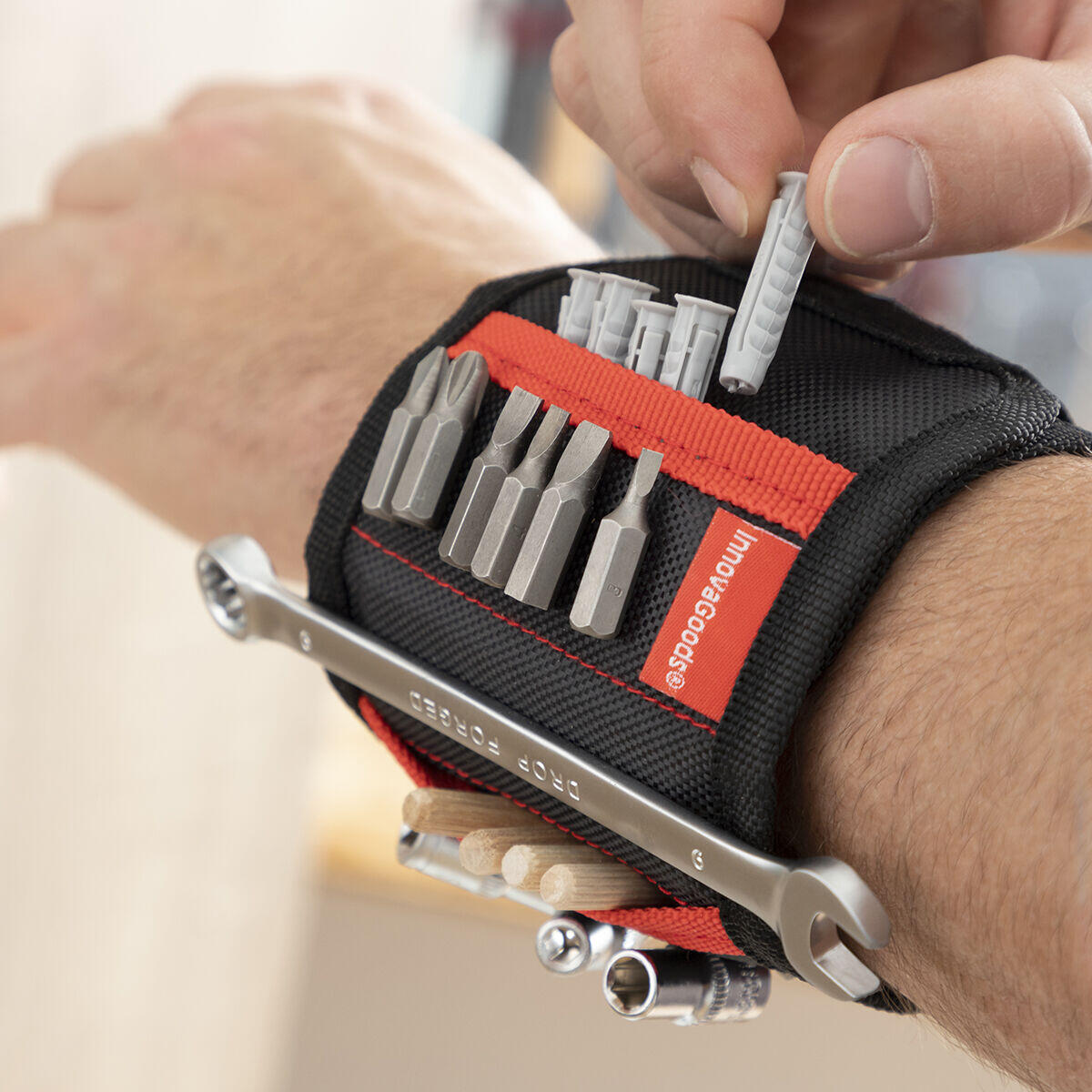 Muñequera Magnética para Bricolaje WrisTool - InnovaGoods