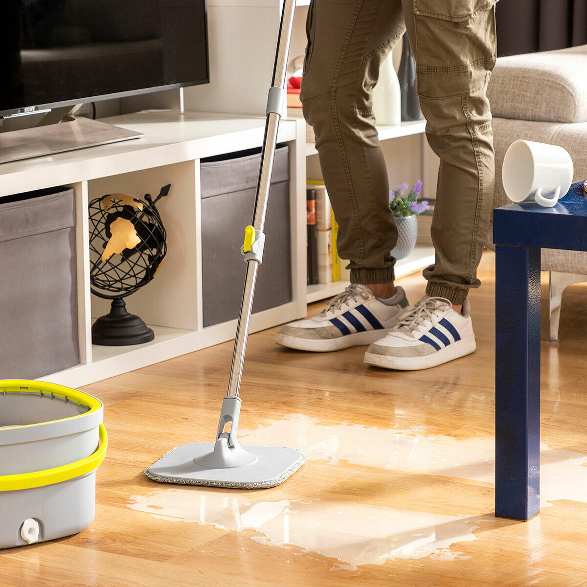 Mopa Giratoria con Autolimpieza y Cubo Separador Selimop - InnovaGoods