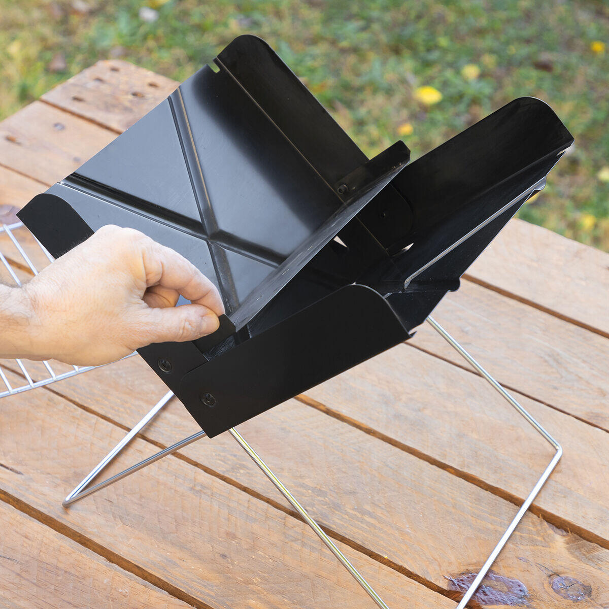 Mini Barbacoa Plegable Portátil para Carbón Foldecue - InnovaGoods