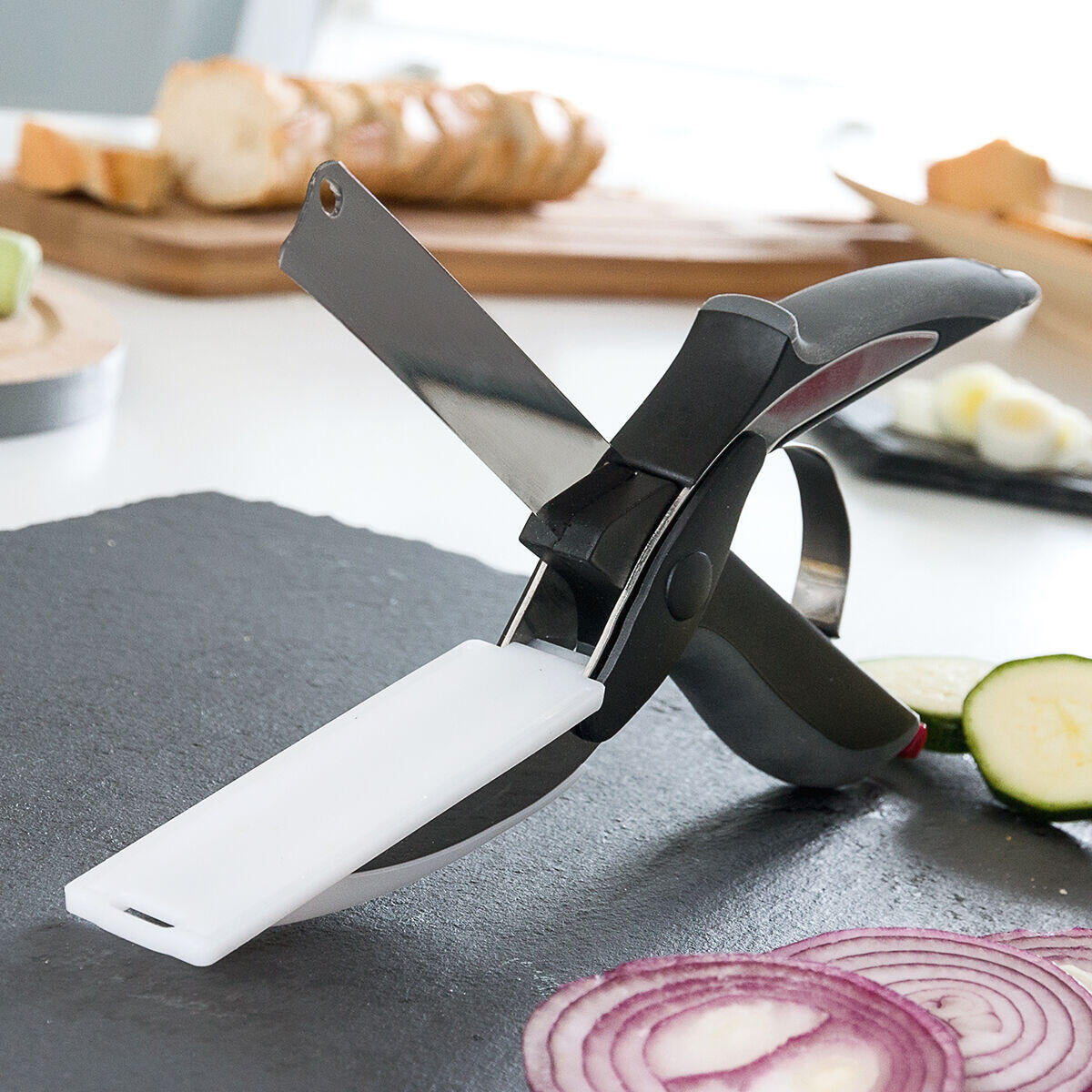 Cuchillo-Tijera con Mini Tabla de Cortar Integrada Scible - InnovaGoods