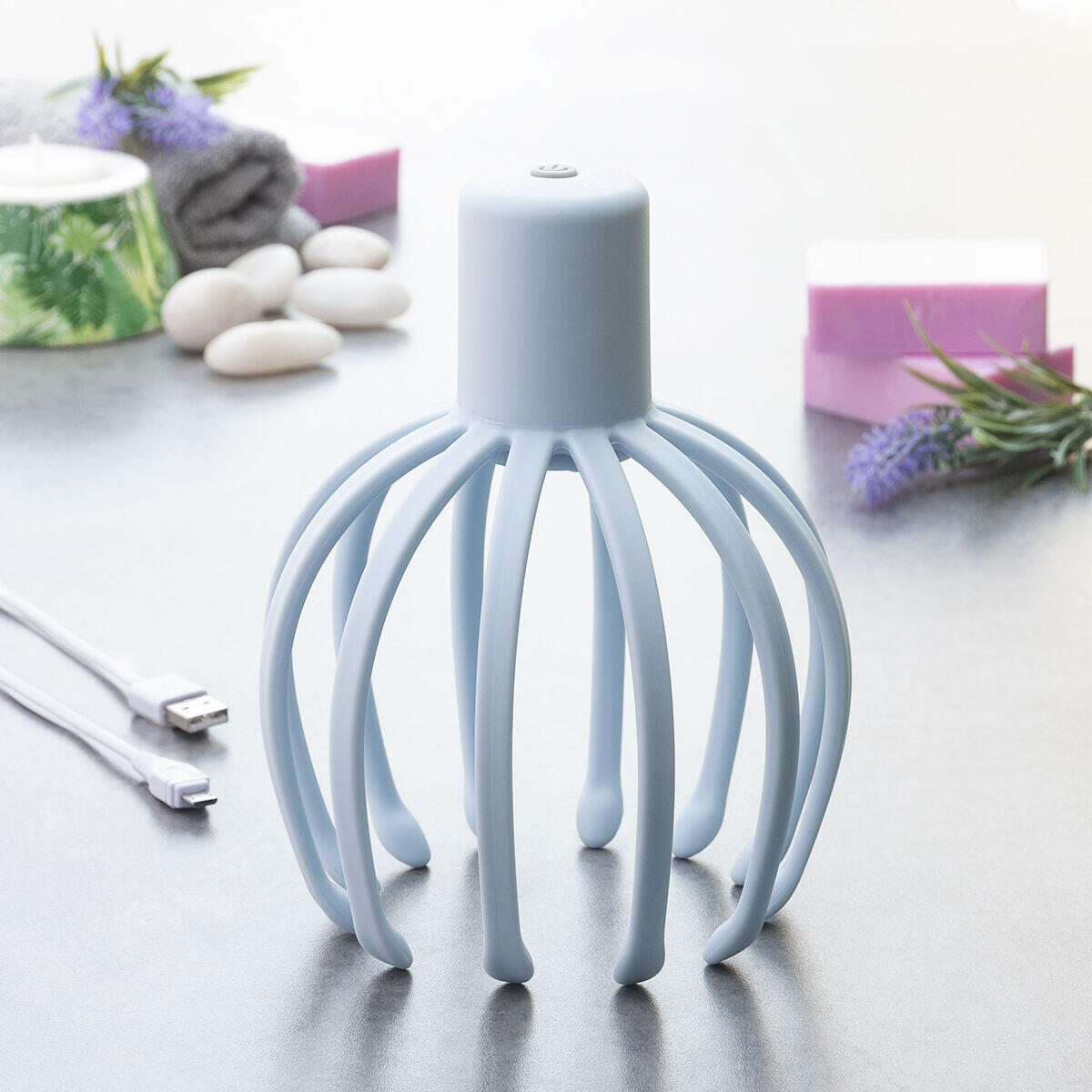 Masajeador de cabeza recargable Helax brindando un espacio de relax 
