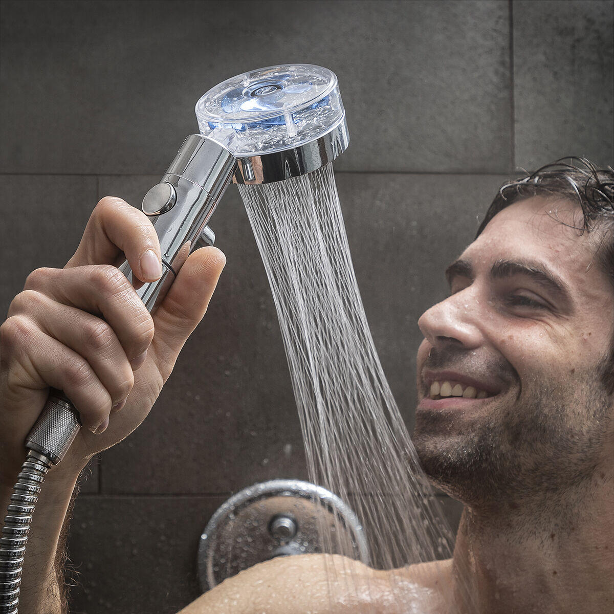 Ecoducha con Hélice de Presión y Filtro Purificador Heliwer - InnovaGoods