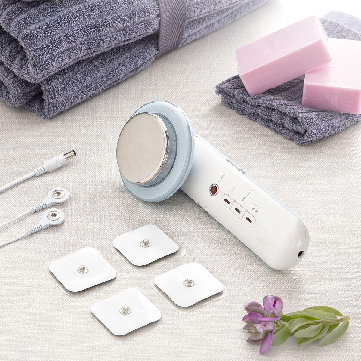 Masajeador Anticelulítico de Cavitación Ultrasónica con Infrarrojos y Electroestimulación 3 en 1 CellyMax - InnovaGoods