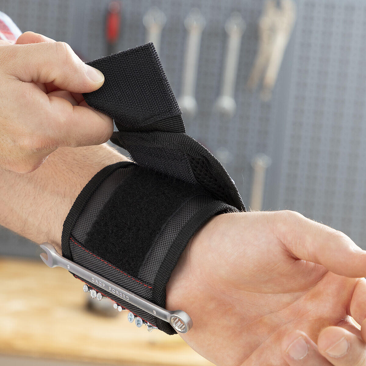 Muñequera Magnética para Bricolaje WrisTool - InnovaGoods
