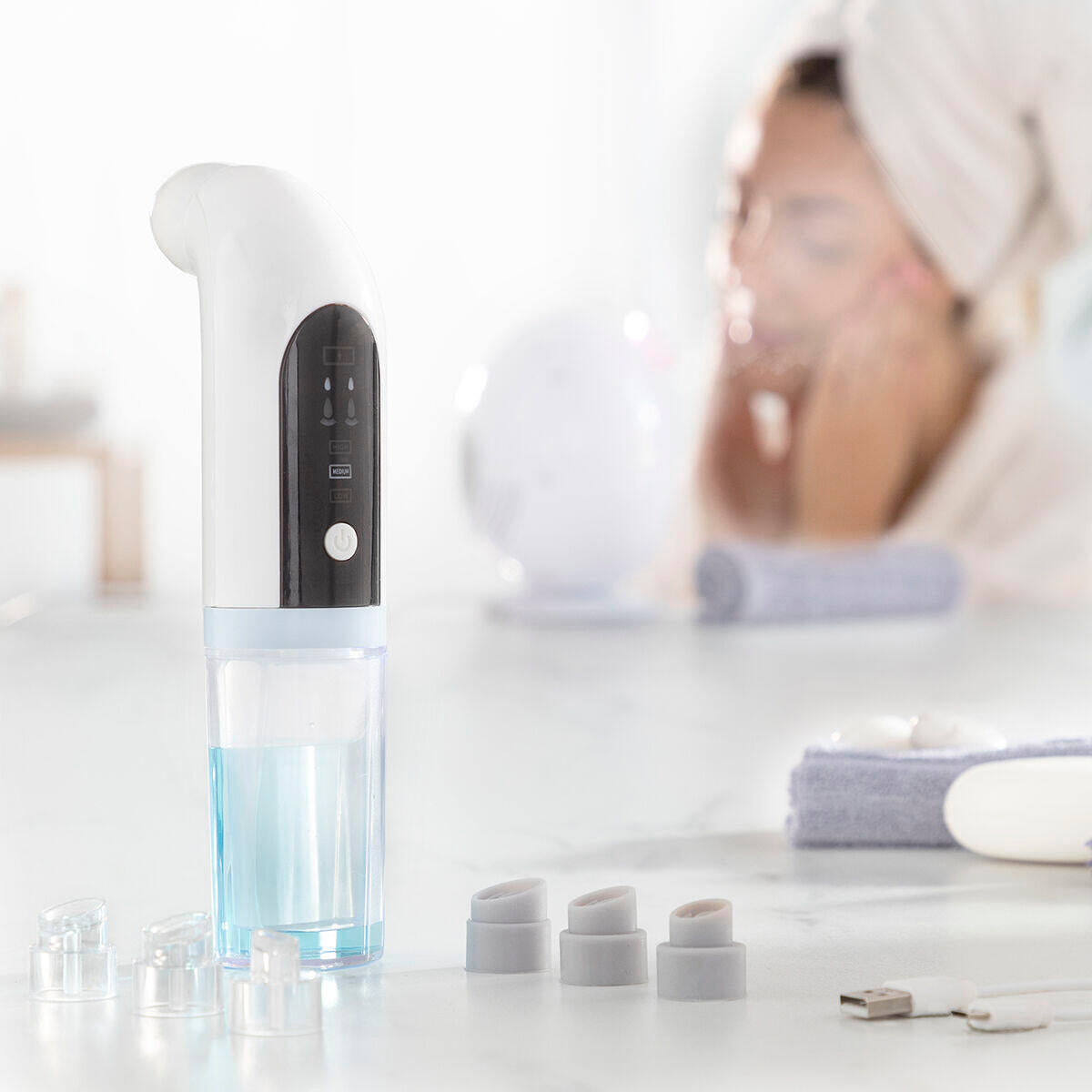 Hidrolimpiador Facial de Impurezas Recargable Hyser con sus 3 cabezales parte de la rutina facial