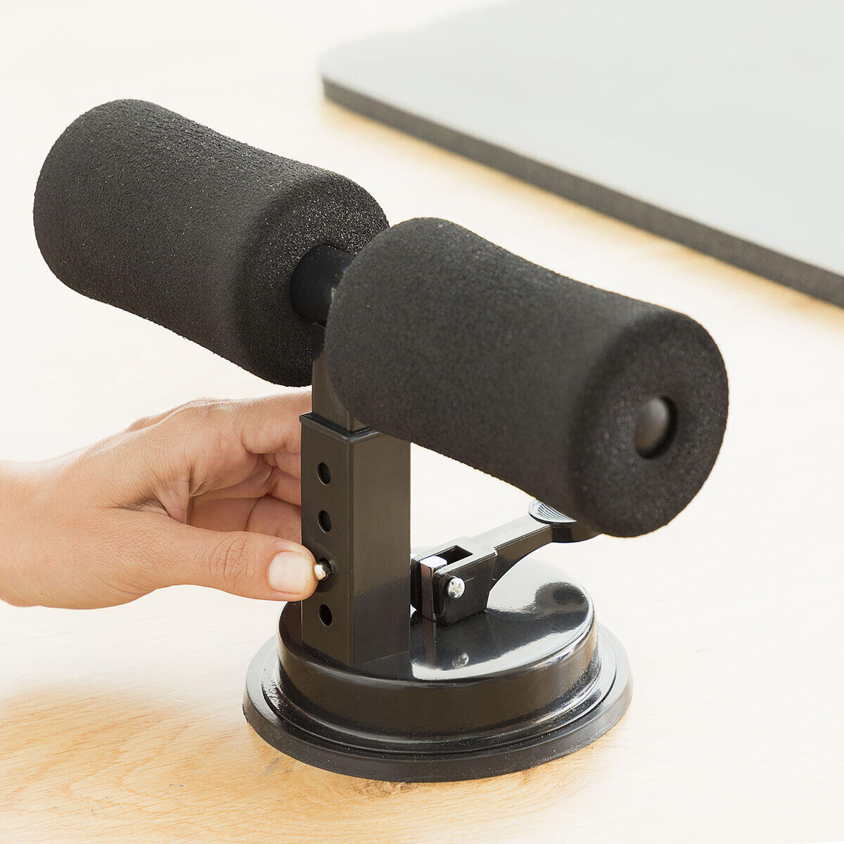 Barra de Sujeción para Abdominales con Ventosa y Guía de Ejercicios CoreUp - InnovaGoods