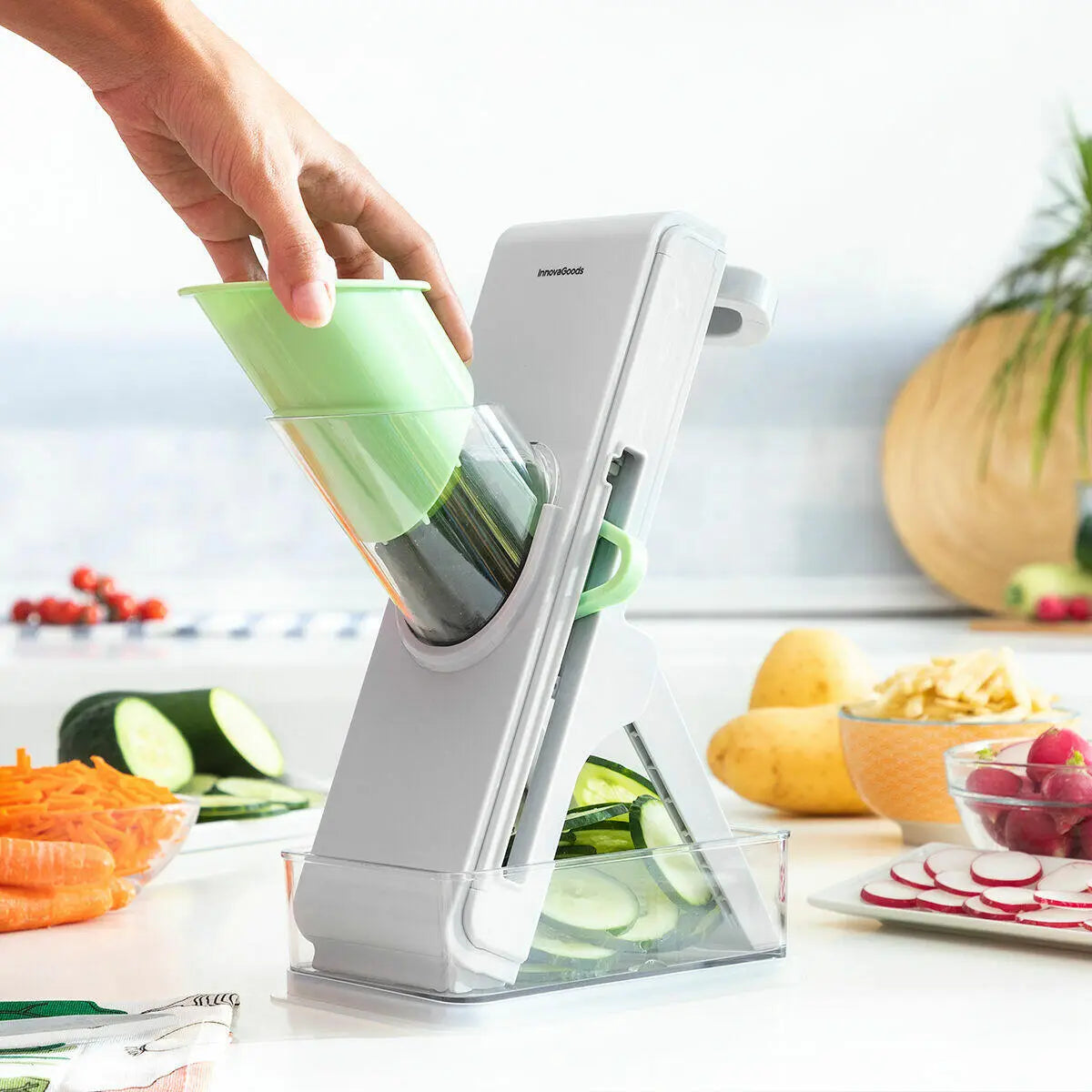 Mandolina Cortadora de Verduras 5 en 1 Plegable con Base Antideslizante y Recipiente Slichen- InnovaGoods Dropea