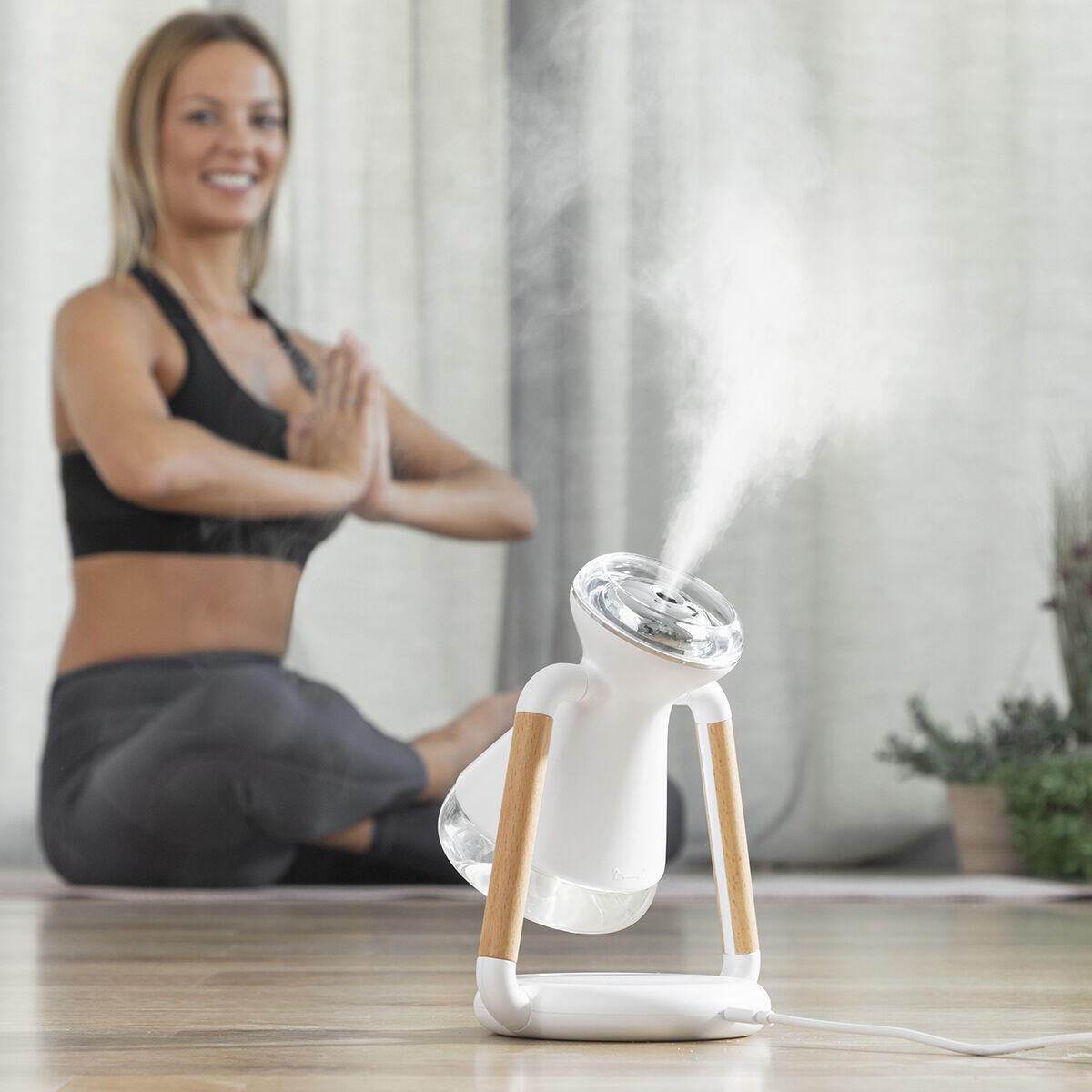 Humidificador Difusor de Aromas y Cargador Inalámbrico 3 en 1 Misvolt - InnovaGoods