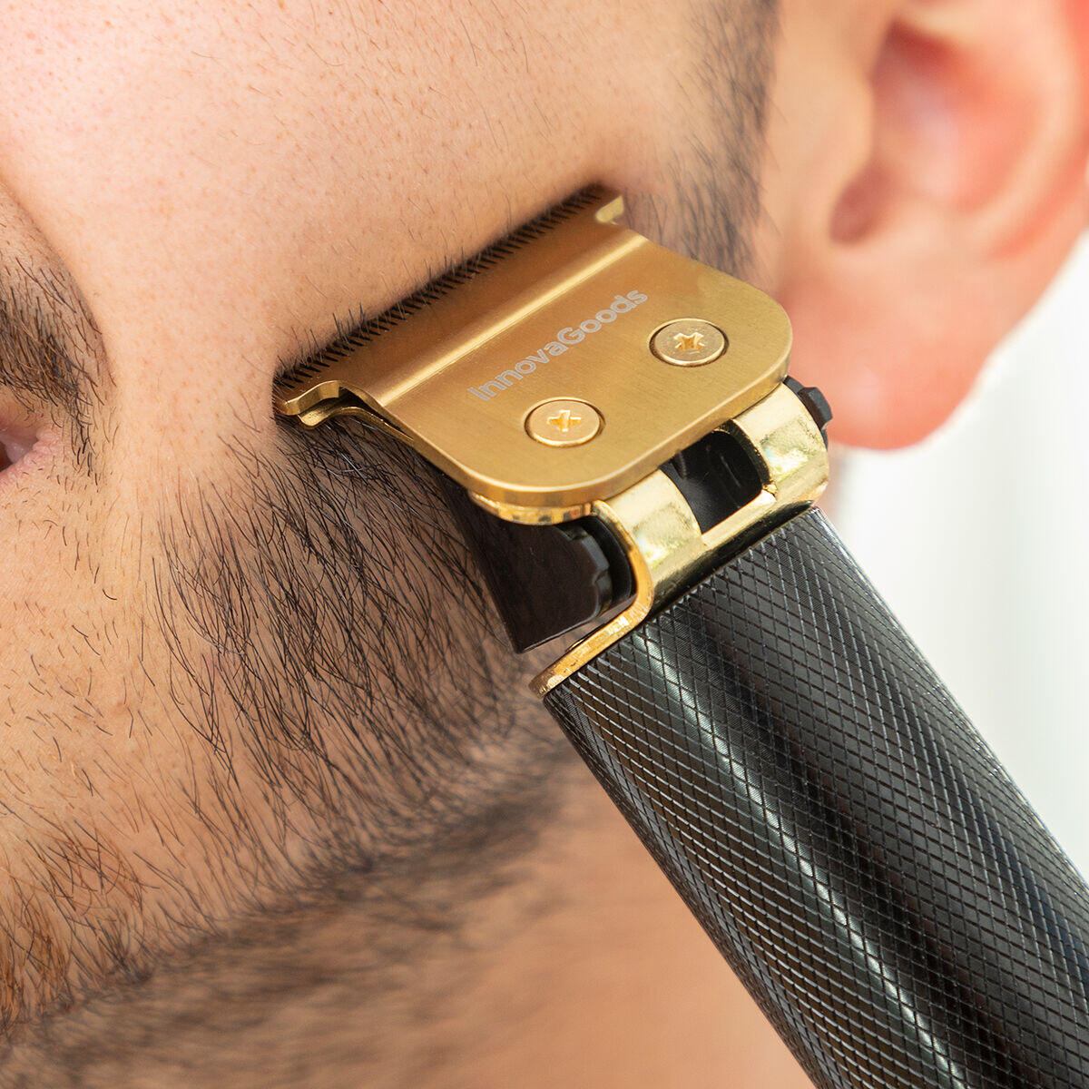 Cortapelos Profesional Recargable con Accesorios Triher - InnovaGoods