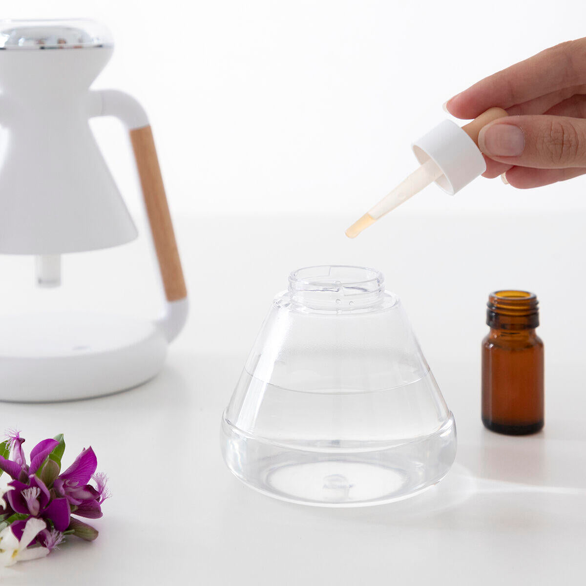 Humidificador Difusor de Aromas y Cargador Inalámbrico 3 en 1 Misvolt - InnovaGoods