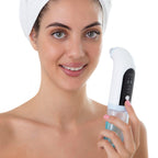 Mujer sonriente usando Hidrolimpiador Facial de Impurezas Recargable Hyser