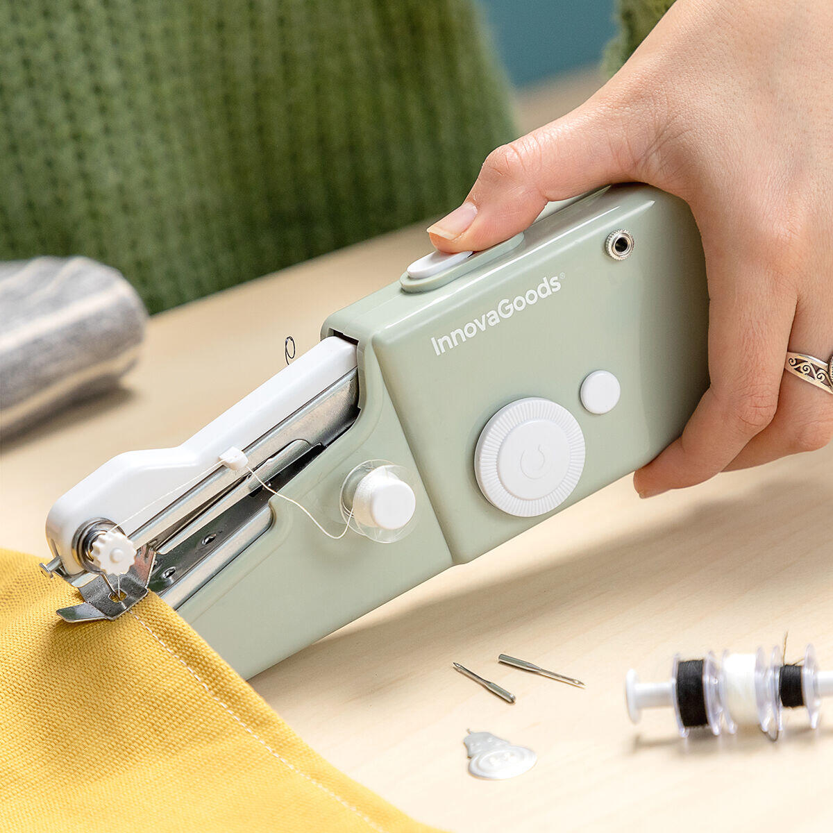 Máquina de Coser de Mano Portátil de Viaje Sewket - InnovaGoods