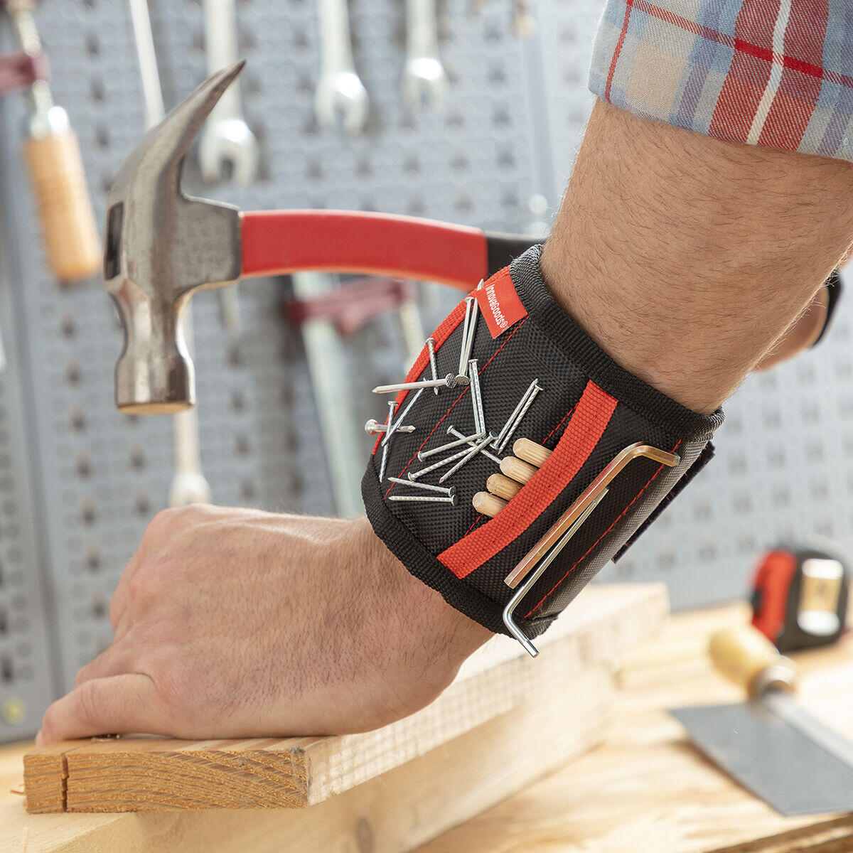 Muñequera Magnética para Bricolaje WrisTool - InnovaGoods