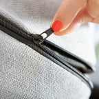 Detalle del cierre del Masajeador Shiatsu Térmico 2 en 1 Futsa 