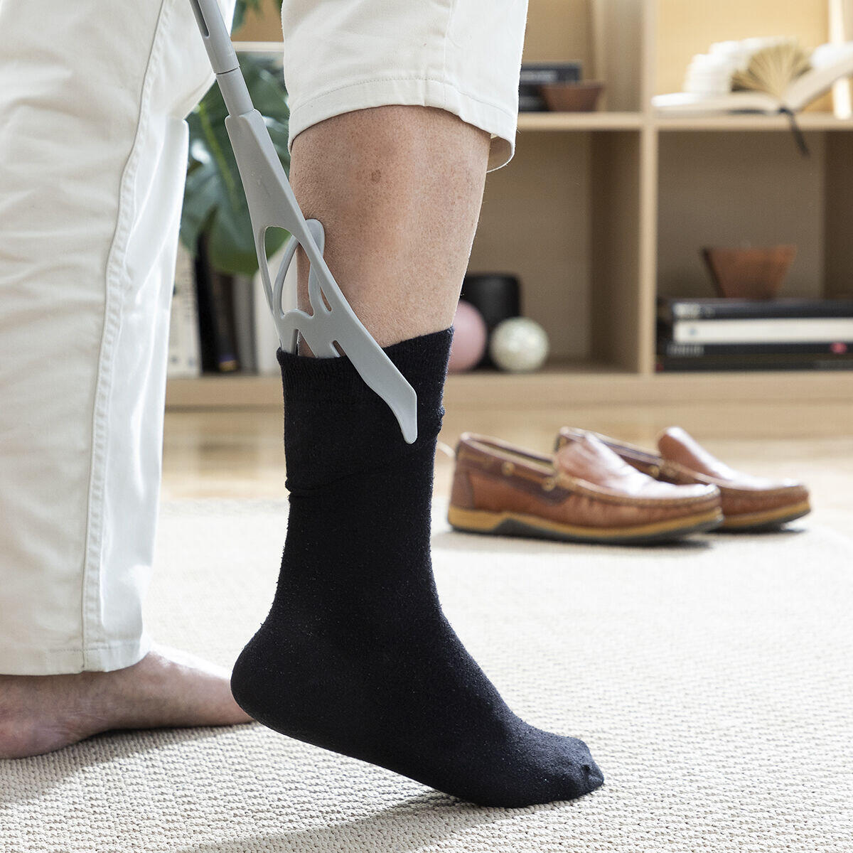 Calzador de Calcetines y Zapatos con Quitacalcetines Shoeasy - InnovaGoods
