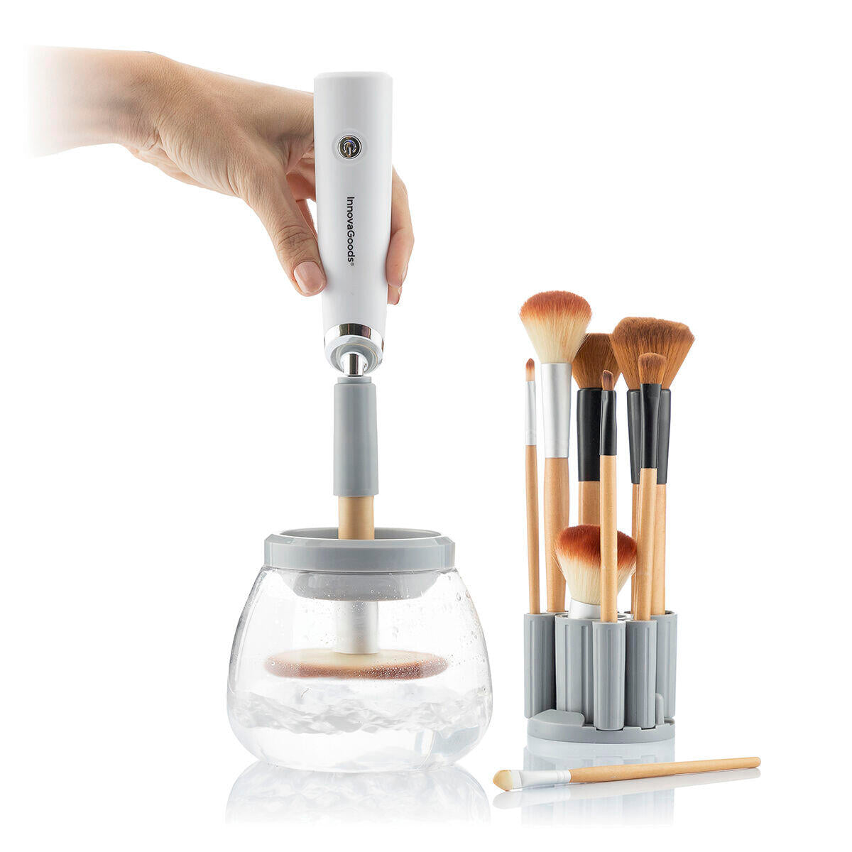 Limpiador y Secador Automático de Brochas de Maquillaje Maklin InnovaGoods en uso 