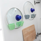 Vista lateral del soporte Smarack en uso sobre la pared