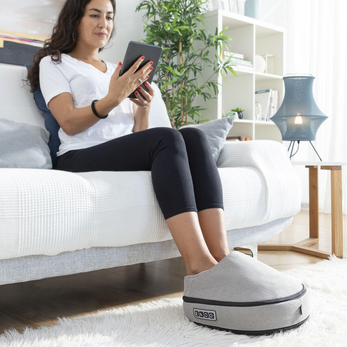 mujer usando el masajeador Shiatsu Térmico 2 en 1 Futsa 