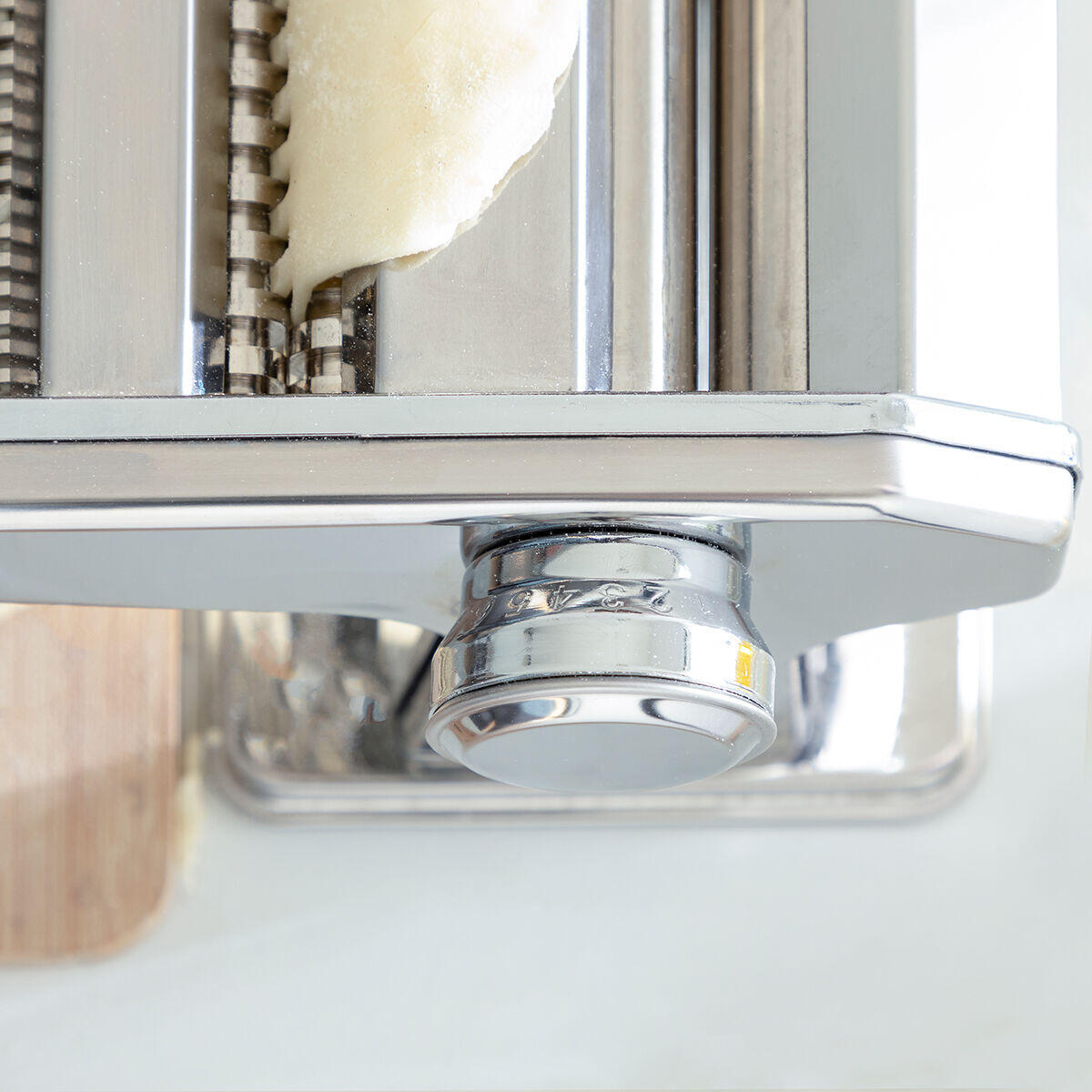Detalle de manivela de la Máquina para Hacer Pasta Fresca Frashta