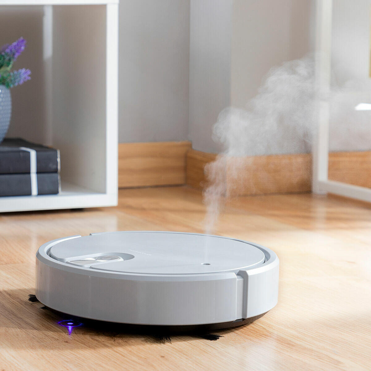 Robot Aspirador Recargable Multifunción 5 en 1 Varob sobre el suelo con función humidificadora