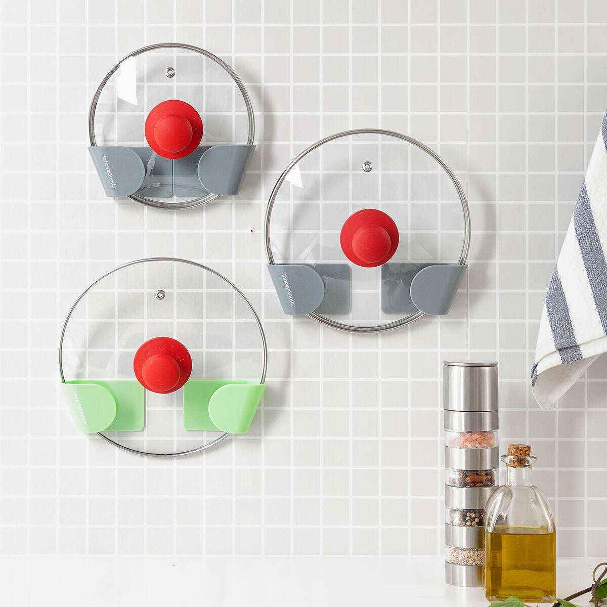 Set de 3 Soportes Adhesivos para Tapas de Cocina Smarack instalados