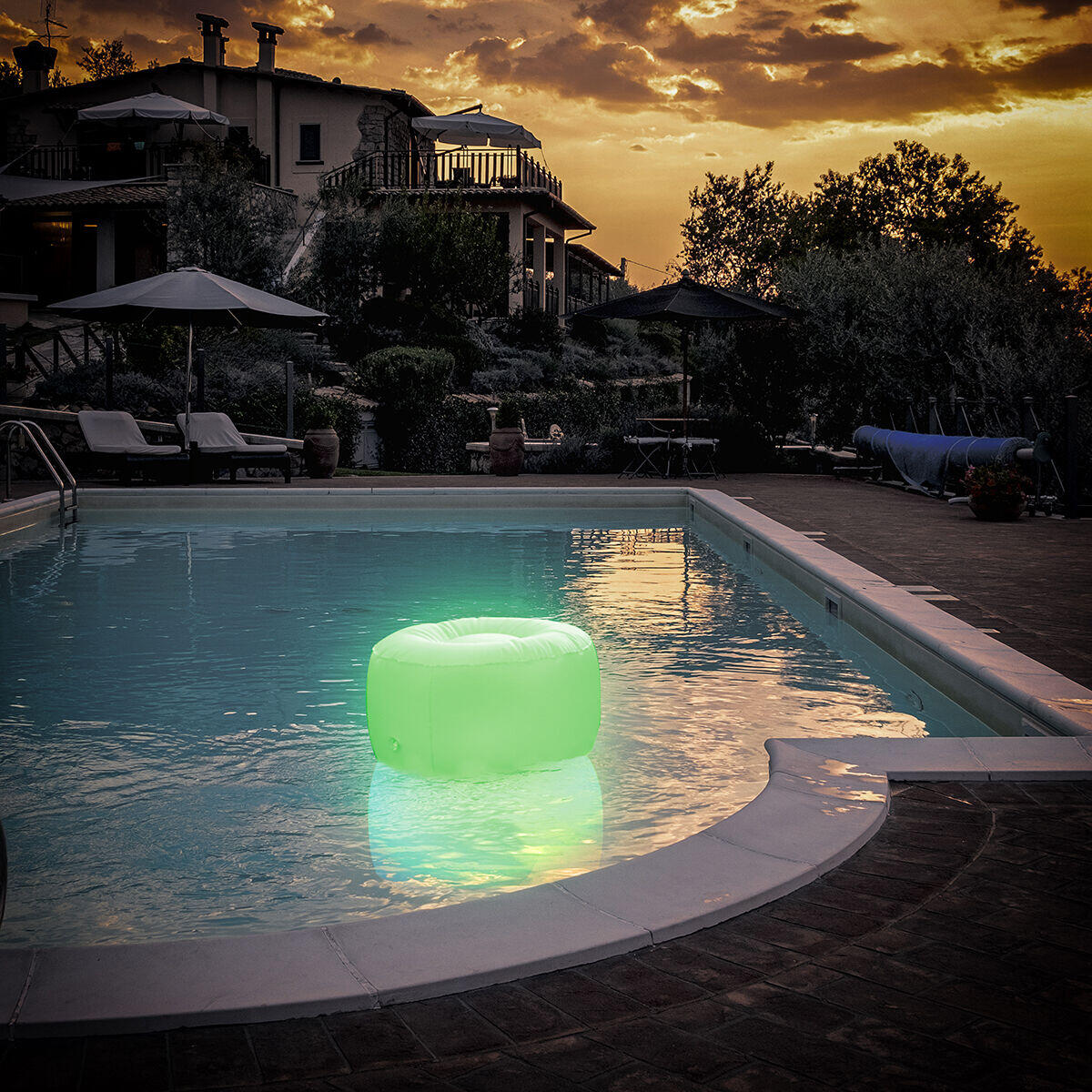 Asiento Hinchable con LED Multicolor y Mando a Distancia Pulight - InnovaGoods