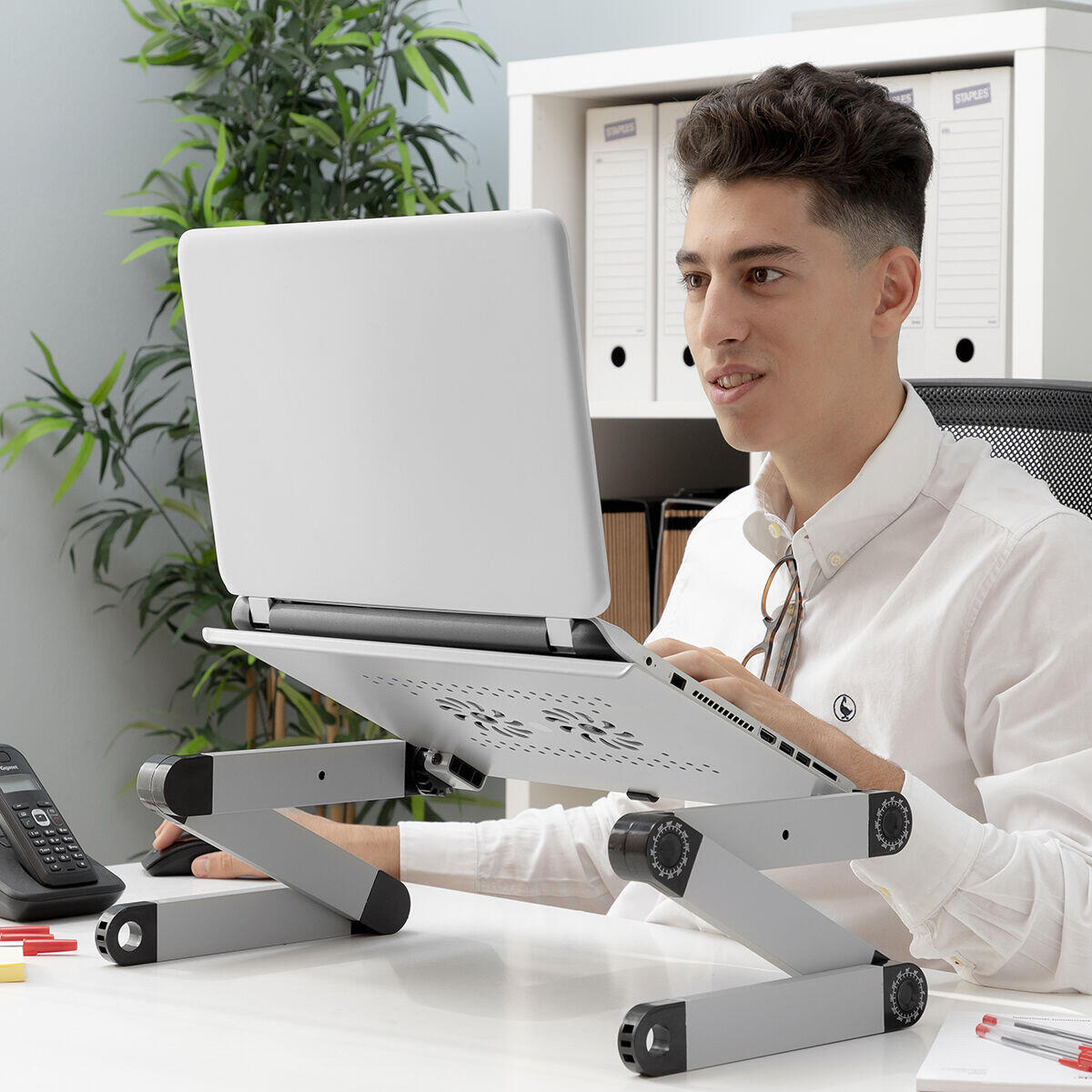 Mesa Ajustable Multiposición para Ordenador Portátil Omnible - InnovaGoods