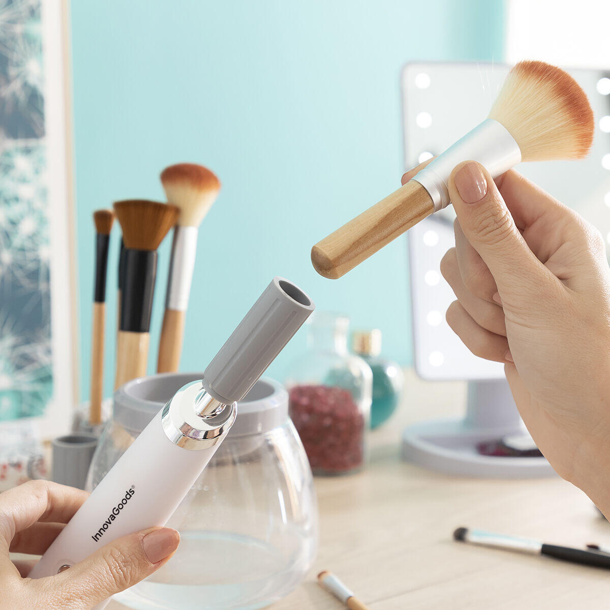 Detalle del dispositivo para brocha del Limpiador y Secador Automático de Brochas de Maquillaje Maklin InnovaGoods