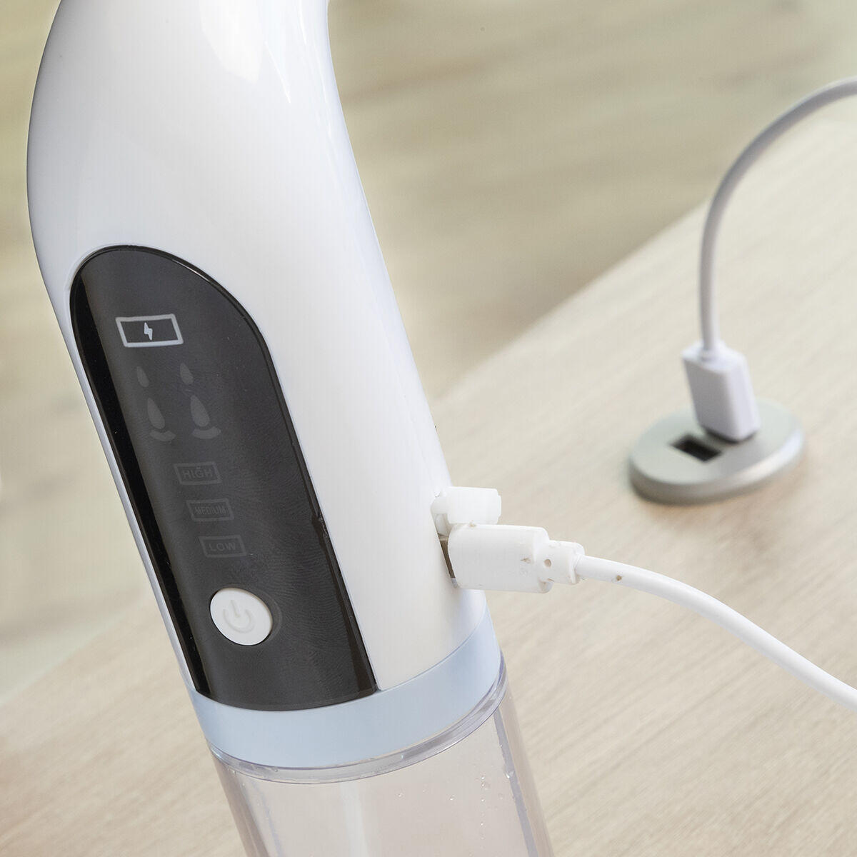 Hidrolimpiador Facial de Impurezas Recargable Hyser conectado a cable USB
