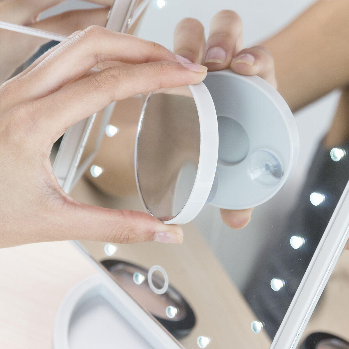Espejo de Aumento con LED 4-in-1 Ledflect - InnovaGoods