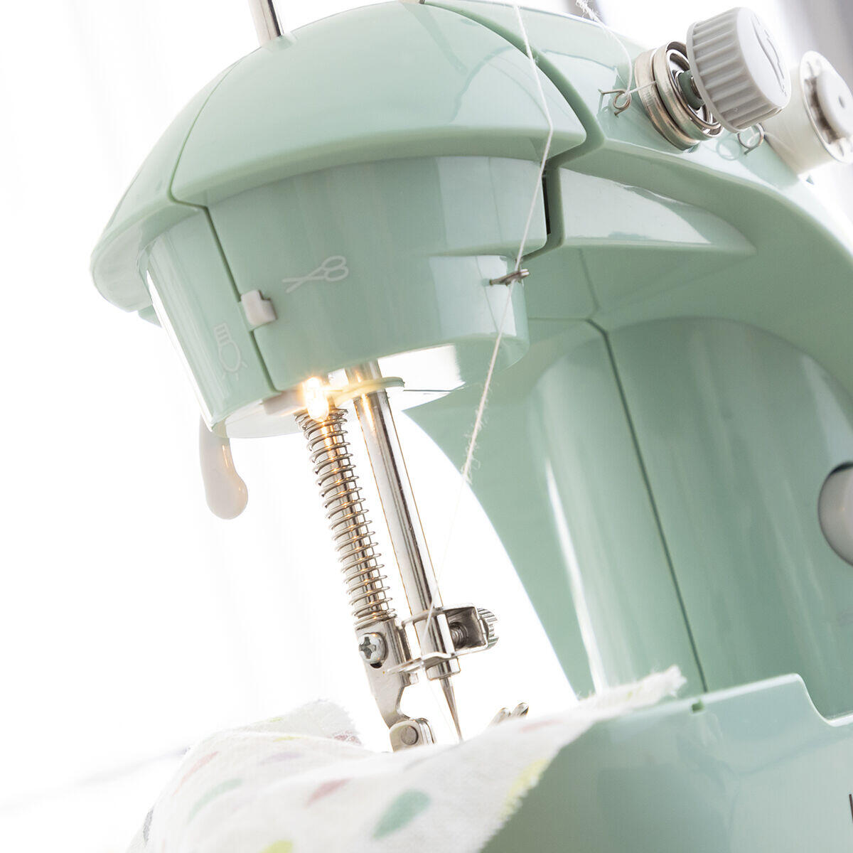 soporte de aguja de la Mini máquina de coser portátil