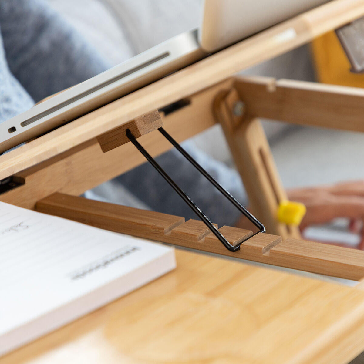 Mesa Plegable Auxiliar de Bambú Lapwood - InnovaGoods