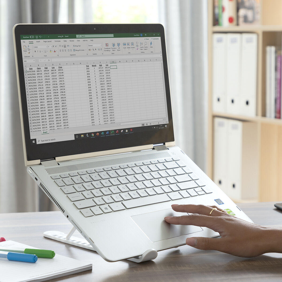 Soporte Plegable y Regulable para Portátil Flappot - InnovaGoods